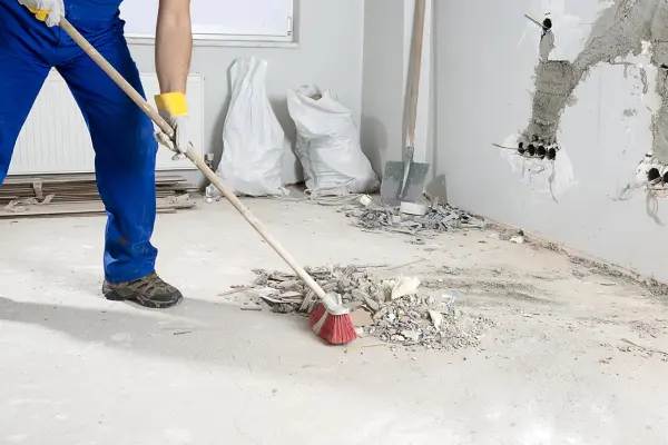 Reinigung nach Renovierungsarbeiten in einer Wohnung